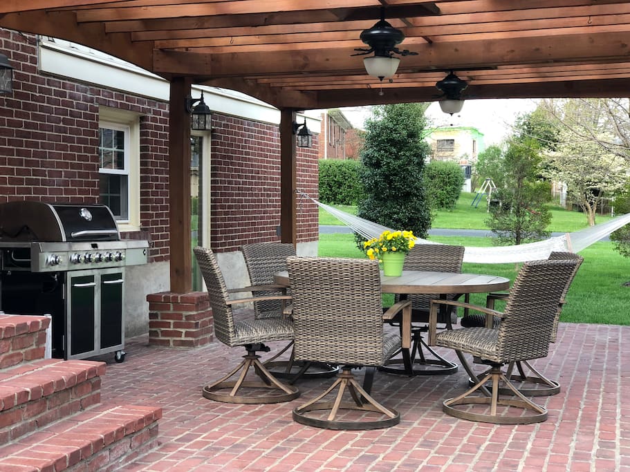 large back patio with gas grill, seating for 6