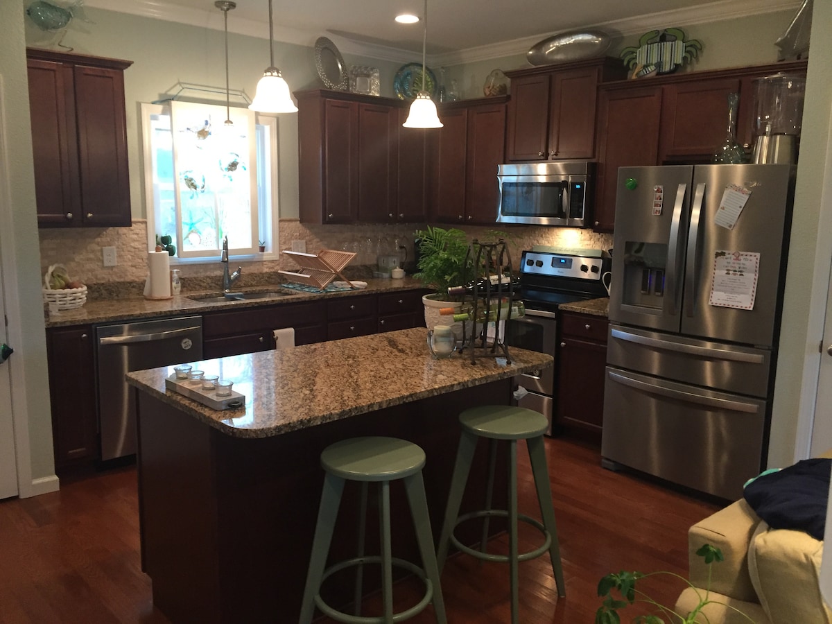 Three Bedroom 2.5 Bath Dockside home in the OBX