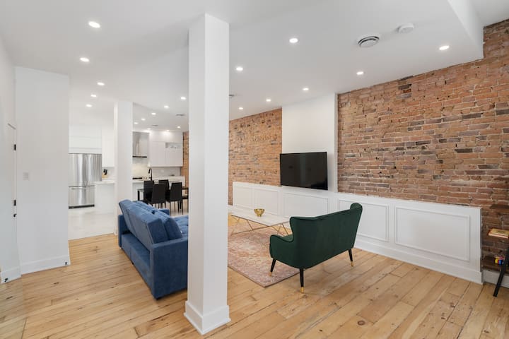 Chic & Spacious Plateau Hideaway – Sleeps 4+