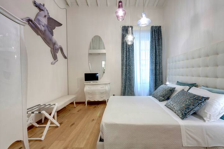 Crown Apartment – Charming Moro Big Apartment gallery image 2