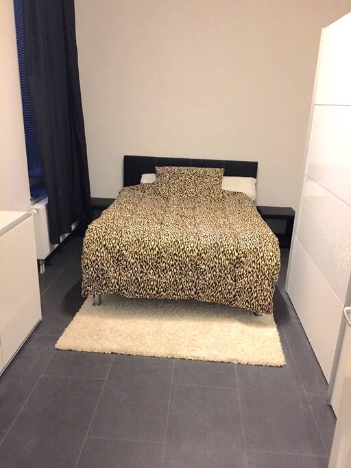 Gemütliches Bett für zwei.