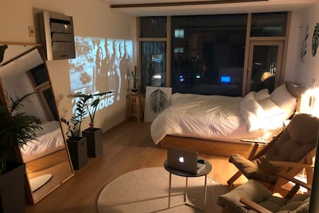 매일 알코올 소독, 청결한) 영화,음악,커피 /강남역1분 Cozy Home