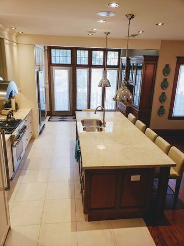 High Park Home the perfect blend of Old & New. gallery image 5