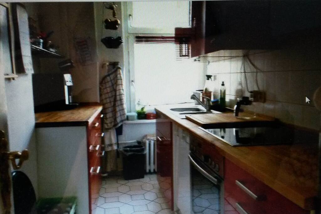 Herd, Backofen, Kühl-Gefrierschrank, Spülmaschine, Kaffevollautomat