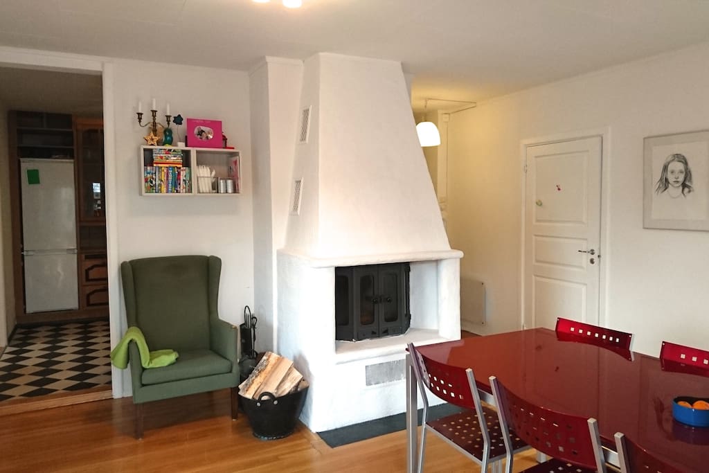 Living room with a view to the kitchen