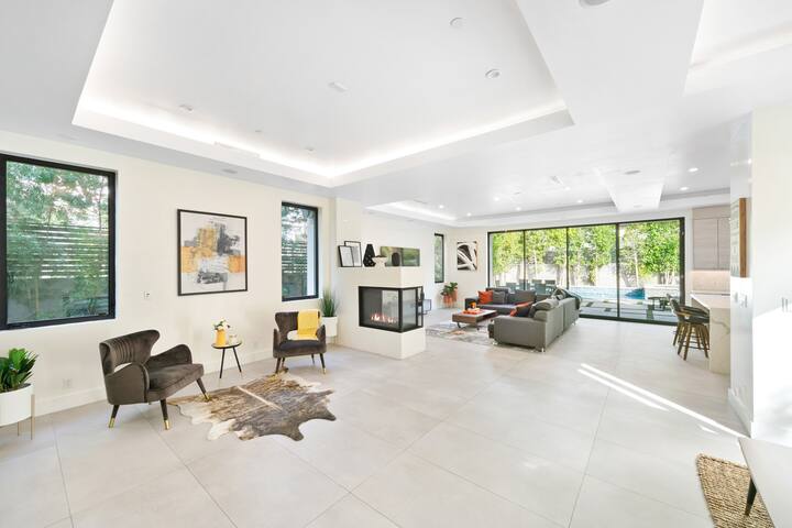 Beverly Hills Luxury 5 BR Home Pool, Rooftop Patio gallery image 3