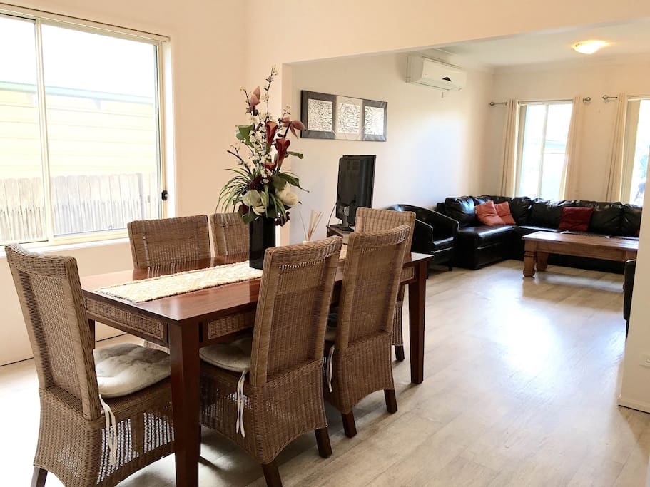 Formal dinning and lounge