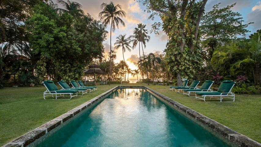 Beachfront 8-Bed Getaway with Pool – Nelson Gay