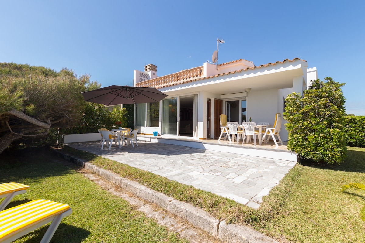 Top Airbnb: Villa Joy. Beachfront villa in Platges de Muro en Muro