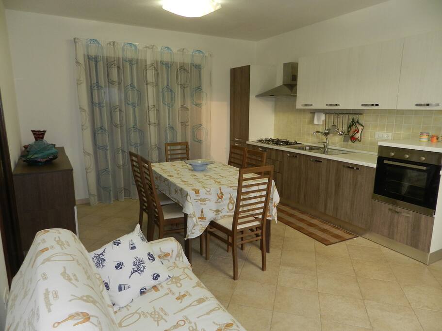 Cucina con lavastoviglie