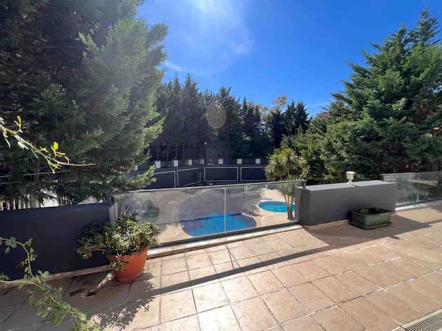 Eclectic3BRw/Garden+Concierge+Pool+Parking