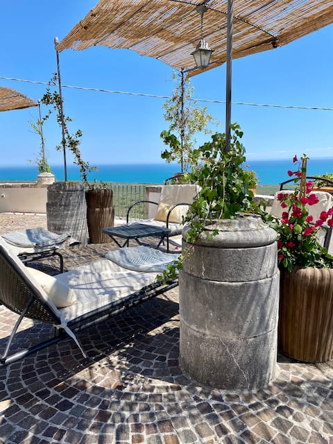 Gargano, VILLA BASSO. The Terrace, sea view