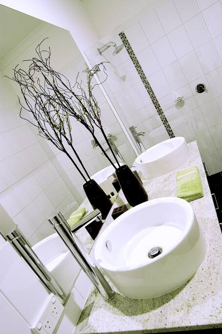 En-suite Vanity