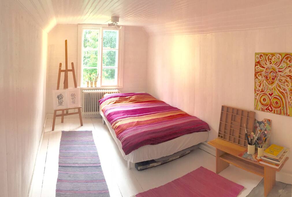 Bedroom 1 w 120cm bed.