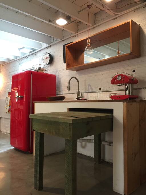 Kitchen area - no oven