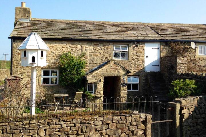 A beautifully appointed pretty country cottage