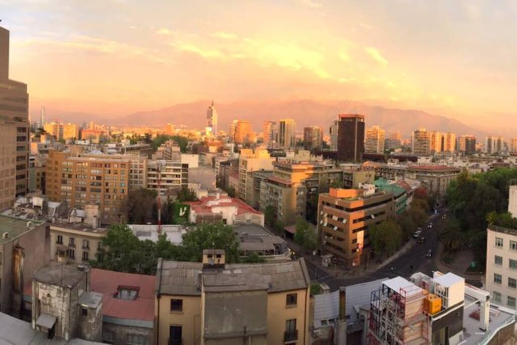 Espectacular vista de santiago y la cordillera de los Andes