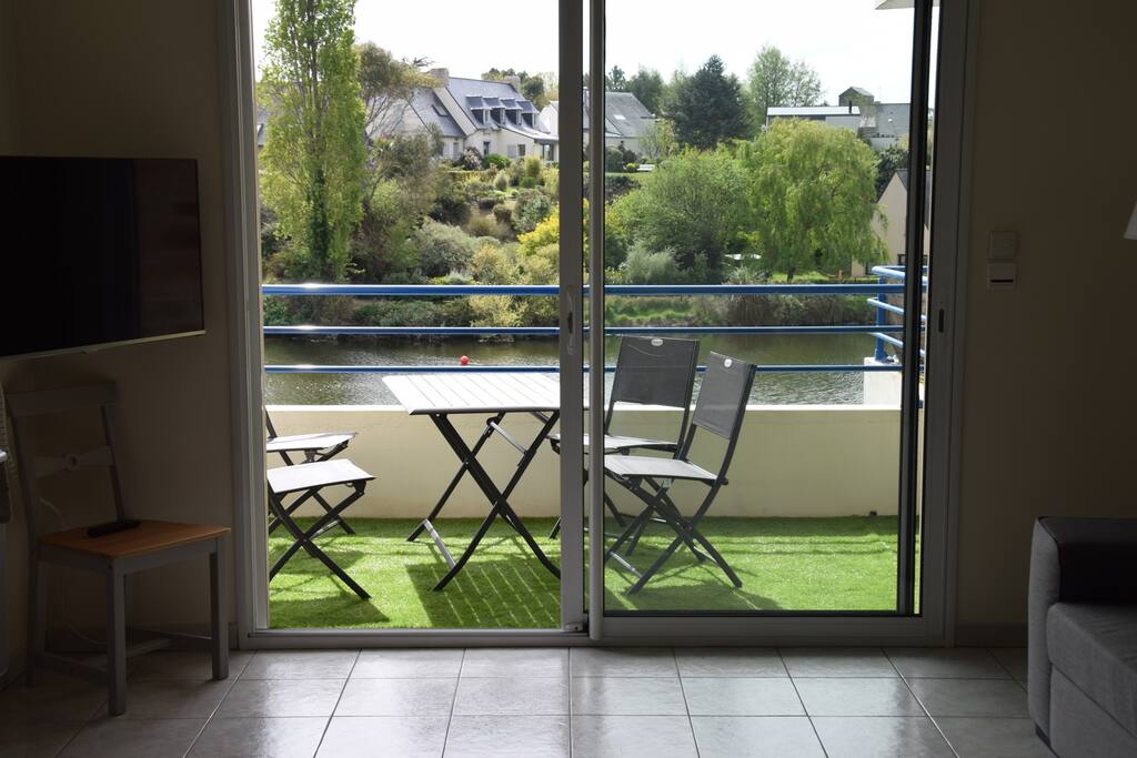 Terrasse ensoleillée vue sur Port