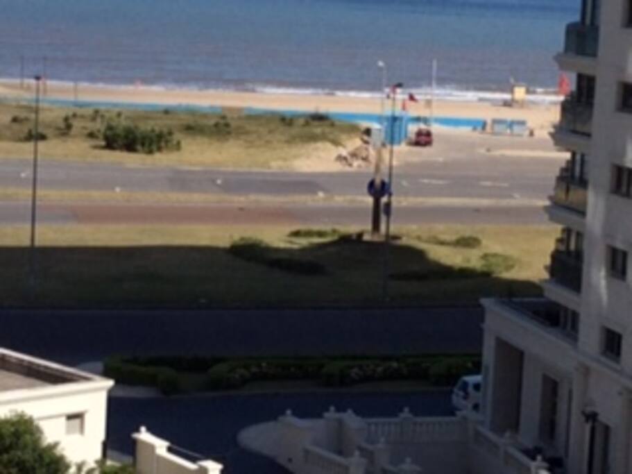 Vista desde el balcon a la playa Brava