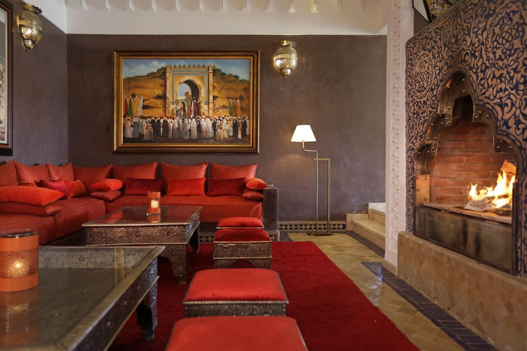 Large and comfortable common spaces as this traditional moroccan living room