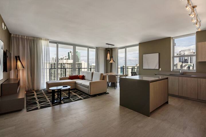 Amazing 4 BR with breathtaking ocean & city views gallery image 2