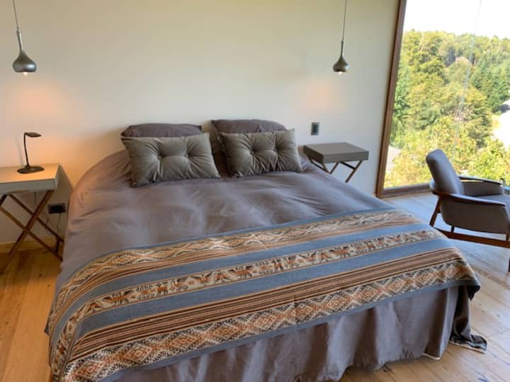 Hlavná spálňa, cama king size, sábanas de algodón 300 hilos  / Master bedroorm, manželská posteľ King, 300 nití bavlnená posteľná bielizeň