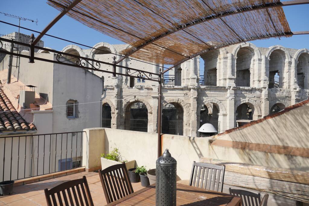 Une vue imprenable sur les arènes de la ville