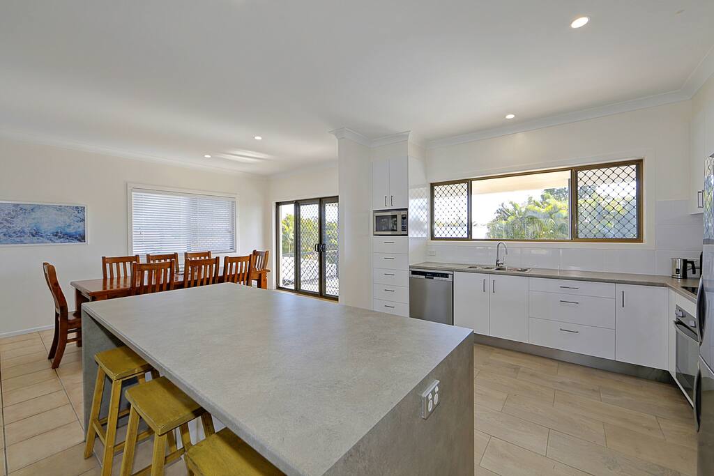Kitchen Dining room area