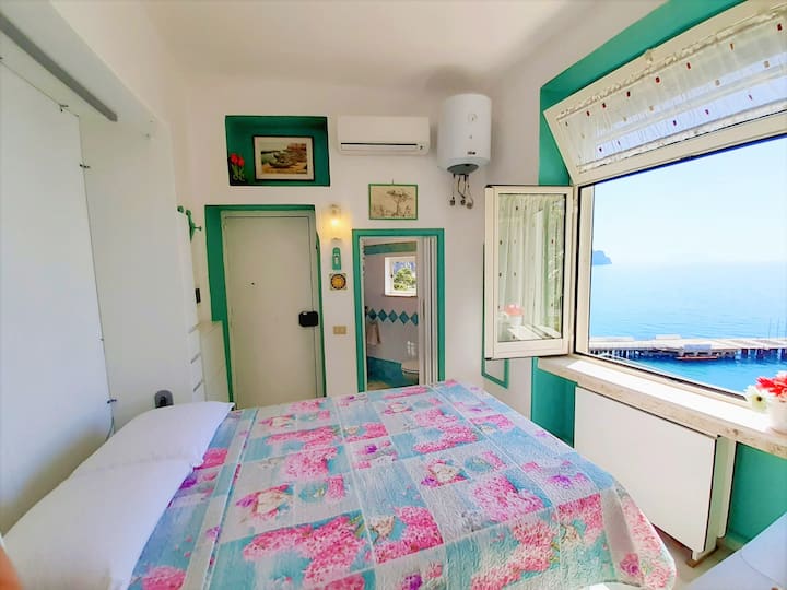 Bedroom
LUCA Seaside Tiny House ⁐ Solo Traveler or Couples