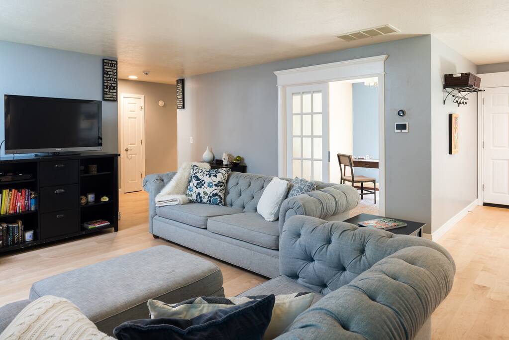 Flat screen TV, Smart DVD, X Box One, Movies, Library and more!