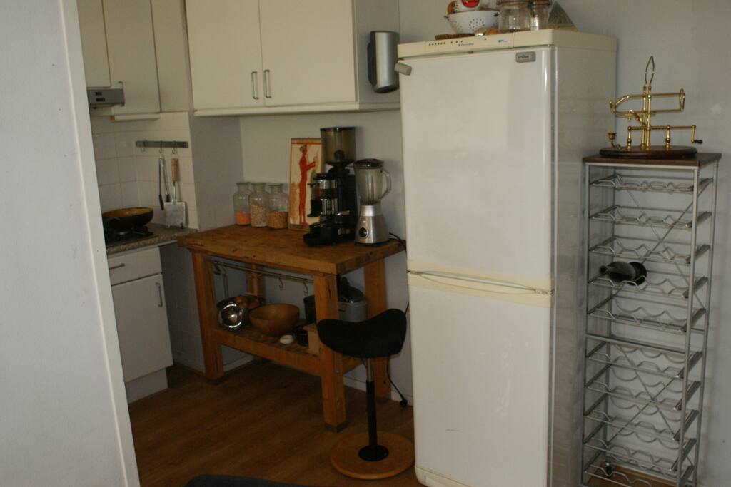 Keuken met koffiebonenmaler