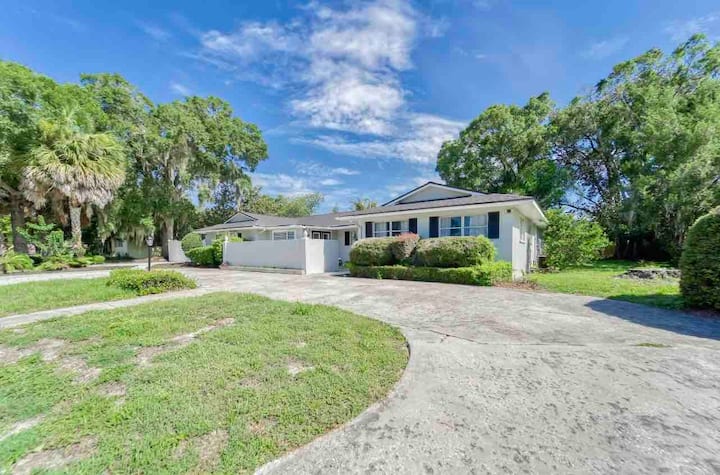 5 Bd + Heated Pool, Game Room W. Pool Table - Tampa, FL