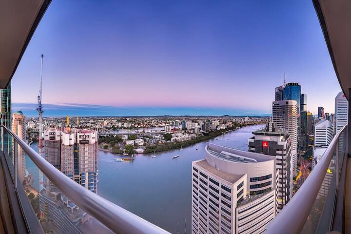 🦓African Escape on Level 38🦓Balcony with Views🦓 gallery image 5