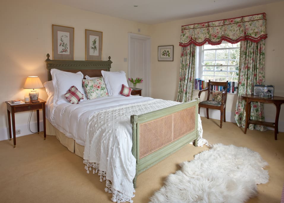 Charming Double Room with large en-suite bathroom