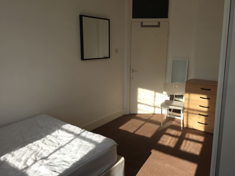 2nd Bedroom. Bedsheets are provided.