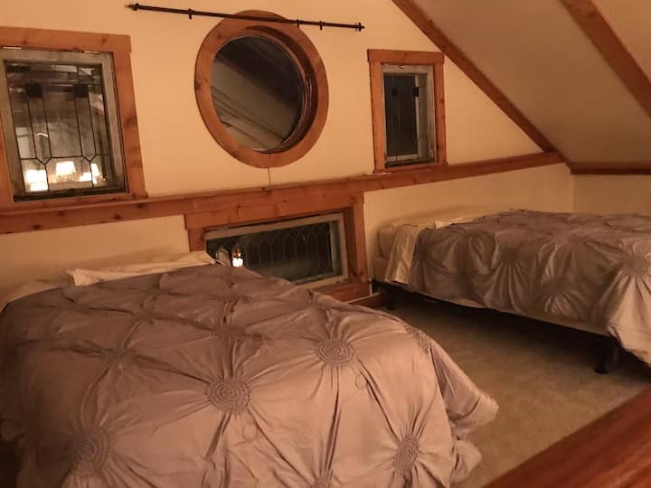 Loft 2: two twin beds