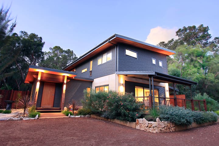 Novello on Summer Brace