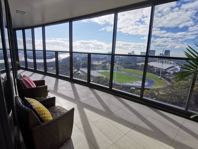 Views of Sydney Skyline 2BR – POOL & GYM gallery image 3