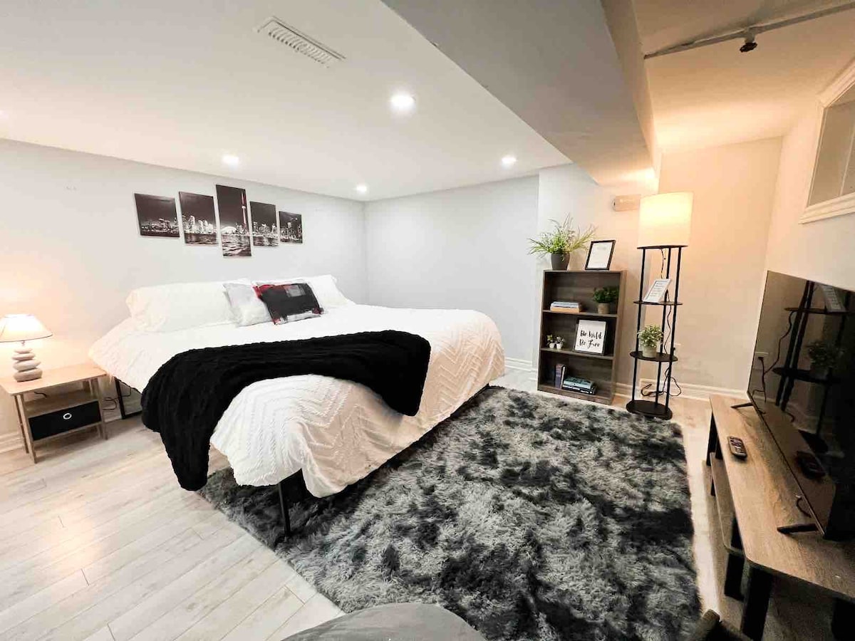 لاحظ أن هذه الغرفة تحتوي على أسقف منخفضة! 