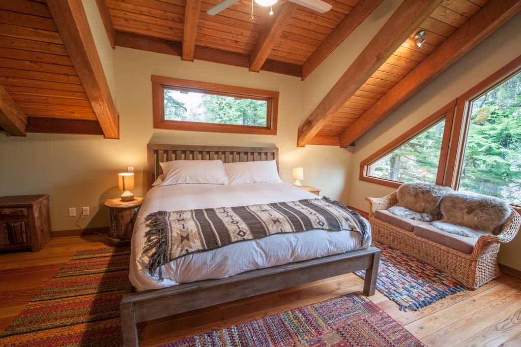 Master bedroom with luxurious king size bed. Large bay windows looking down onto the tides edge of the Clayoquot flats. Spacious closet and dresser to accommodate longer stays.