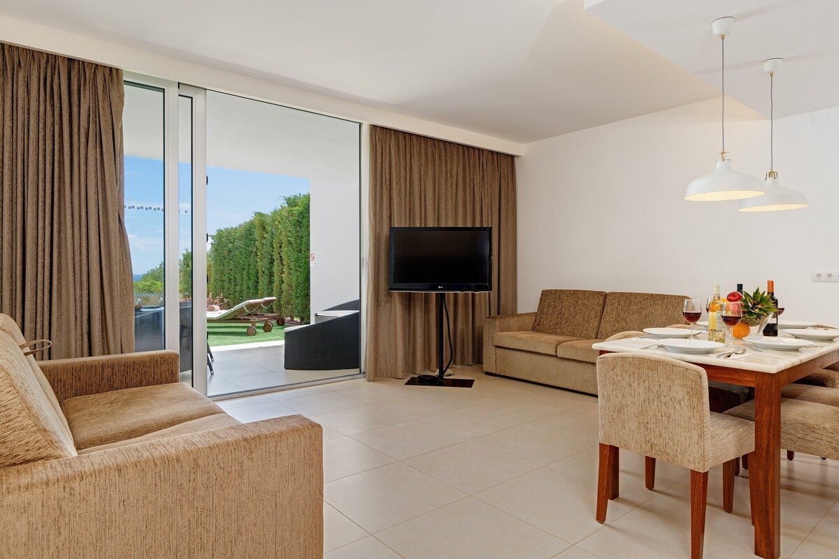 Gorgeous Villa 800m from the Beach | Private Pool 2