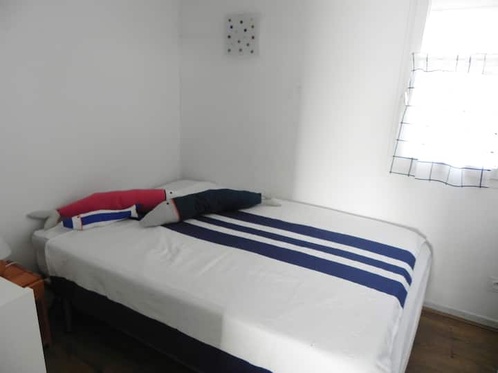 Спалня 2 с 140 см спално бельо