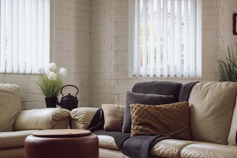 Top performing Airbnb: Cooper Street close to everything ! in Cessnock