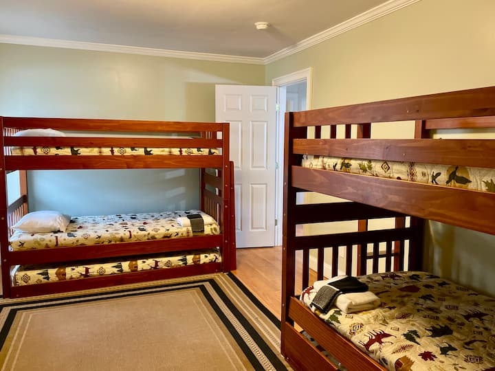 Second Level Bunk Room Two Bunks with Trundles)