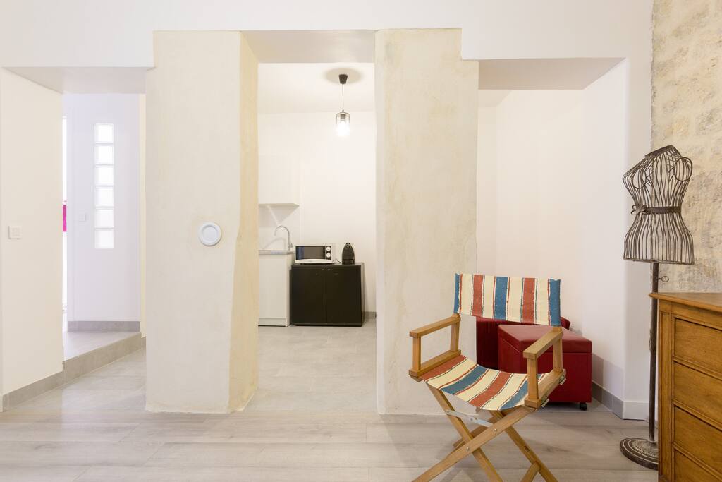 DU PARQUET ET DU CARRELAGE GRIS CLAIR