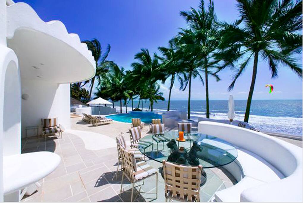 Outdoor dining room