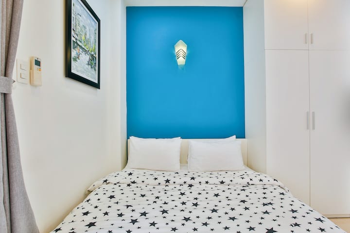 Cozy Serviced Apartment With Balcony
