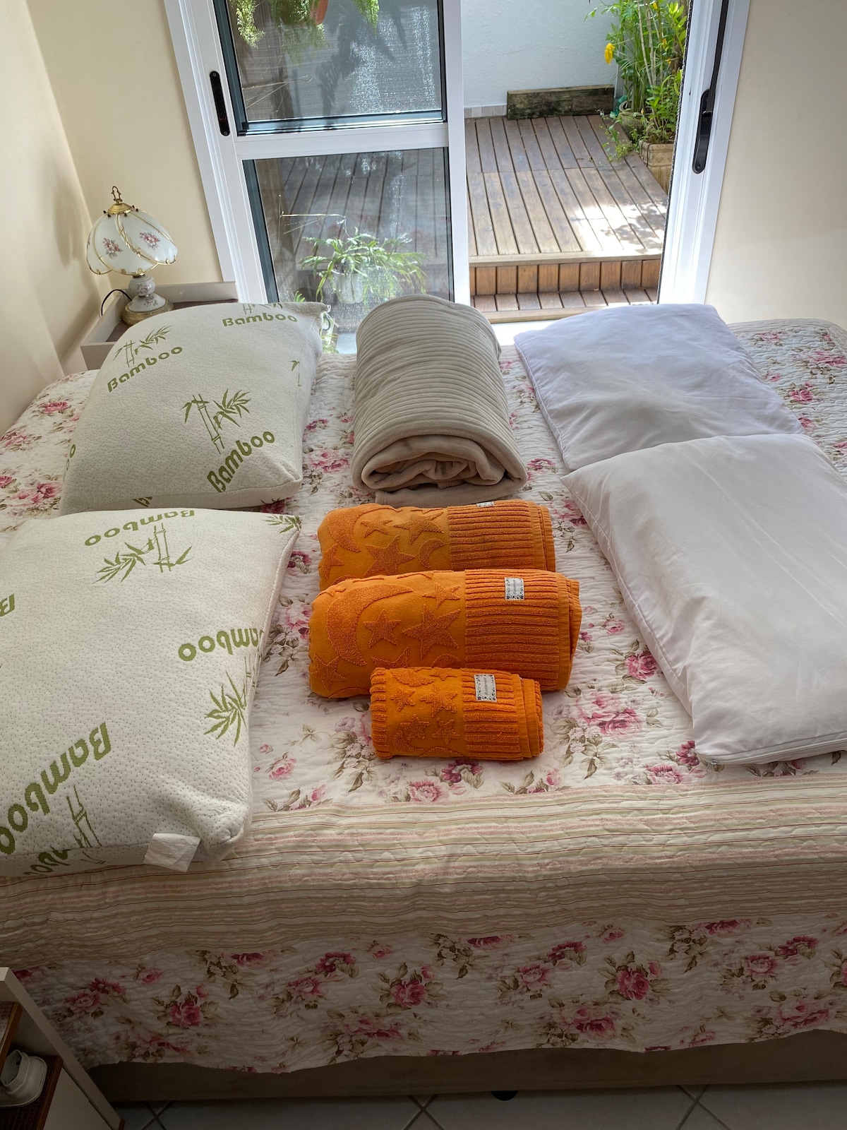 Štyri vankúše, dva osušky, jeden uterák na tvár.