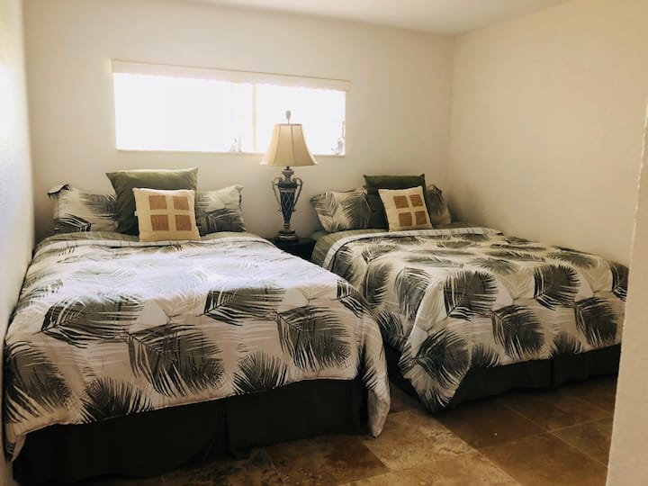 חדר שינה שלישי 2/מיטות קווין