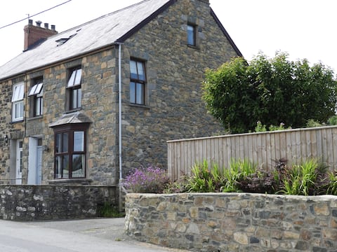 4* Newport Family Holiday Home close to Beach